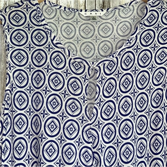 Cabi Medallion Keyhole Sleeveless Blouse - Picture 5 of 6